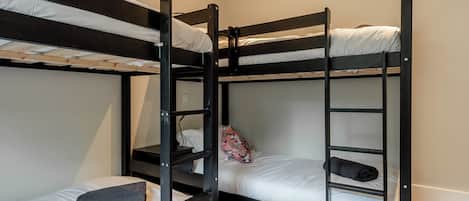 4 bedrooms, WiFi (free), bed sheets