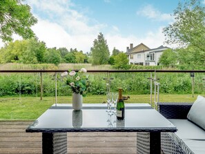 Outdoor dining - Plovers Nest at Lower Mill (Somerford Keynes)