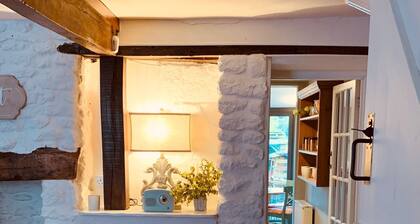 Market Lodge - Boutique Cottage