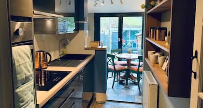 Market Lodge - Boutique Cottage