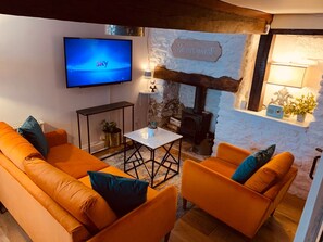 Smart TV, books - Market Lodge - Boutique Cottage (Stroud)