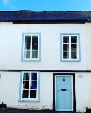 Exterior - Market Lodge - Boutique Cottage (Stroud)