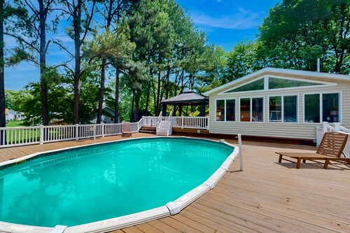 Renovated house with private pool, water access, boat launch, game room & deck