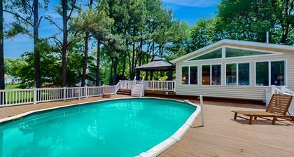 Renovated house with private pool, water access, boat launch, game room & deck