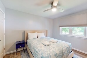 3 bedrooms, iron/ironing board, travel cot, Internet