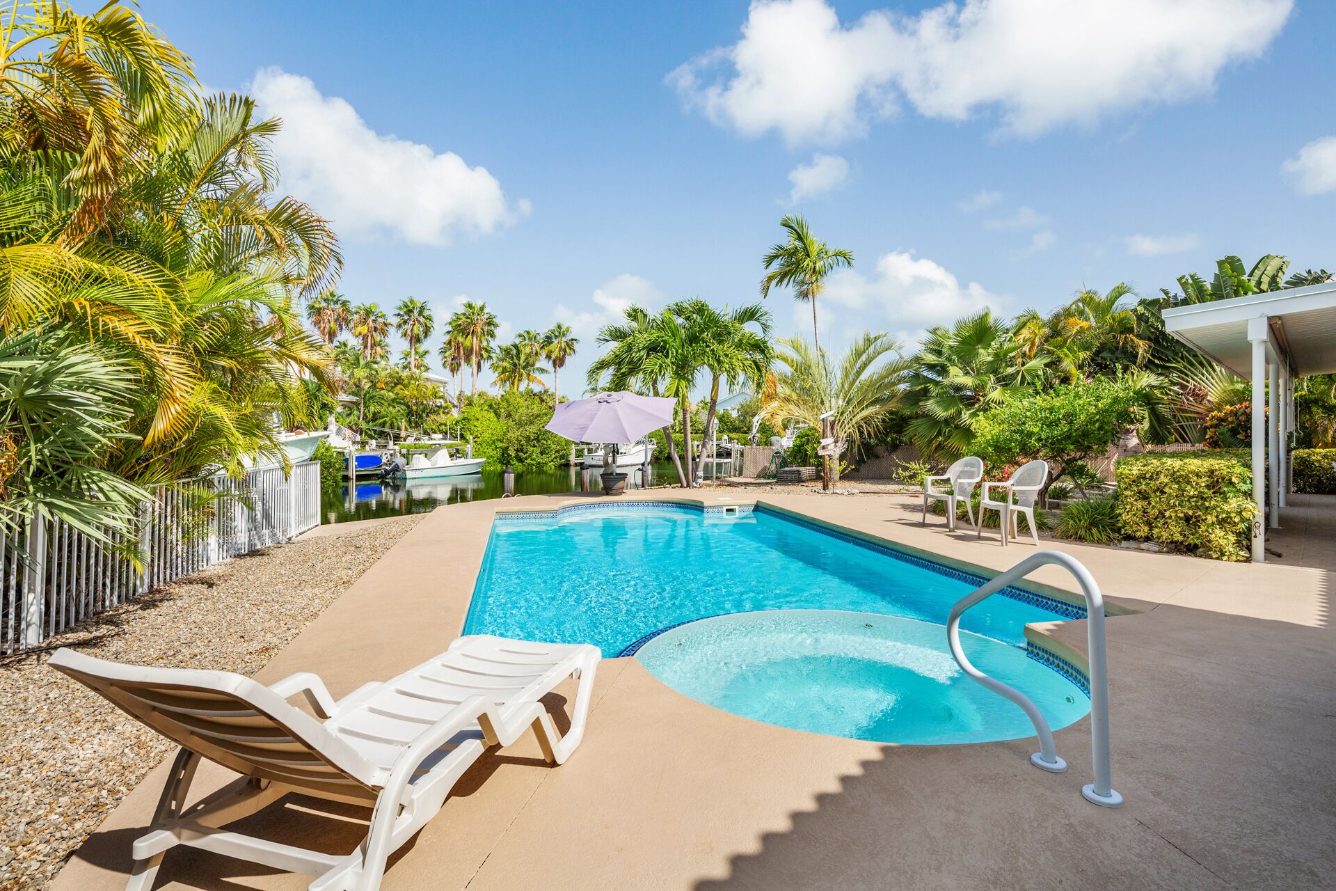 Spacious home with dock walking distance to Sunset Beach