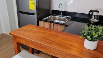 Fridge, microwave, stovetop, electric kettle