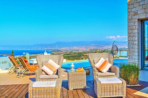 Villa Genevieve -  a villa that sleeps 6 guests  in 3 bedrooms