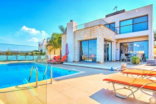 Villa Genevieve -  a villa that sleeps 6 guests  in 3 bedrooms