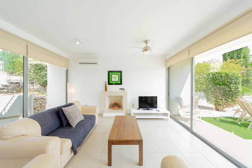 Villa Ocean View - A Villa That Sleeps 6 Guests In 3 Bedrooms - Cyprus