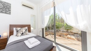 3 bedrooms, iron/ironing board, WiFi (free)