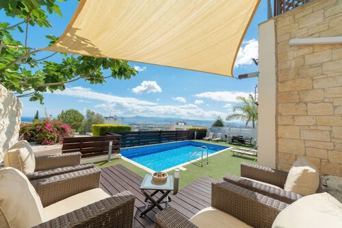 Villa Santorini -  a villa that sleeps 6 guests  in 3 bedrooms