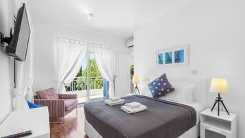 3 bedrooms, iron/ironing board, free WiFi