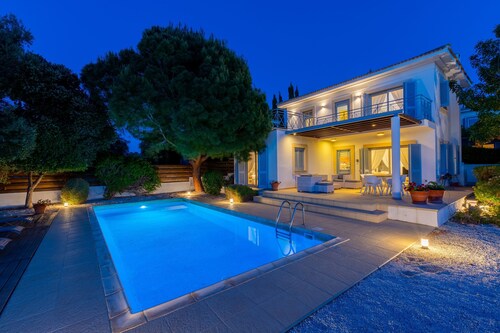 Villa Carob Tree -  a villa that sleeps 6 guests  in 3 bedrooms