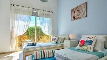 3 bedrooms, iron/ironing board, WiFi (free)