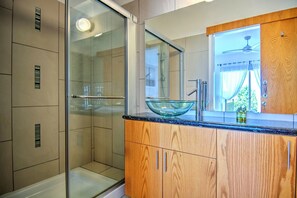 Hair dryer, towels - Villa Jacaranda -  a villa that sleeps 6 guests  in 3 bedrooms (Unknown)