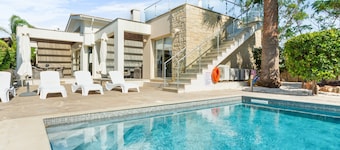 Villa Jacaranda - a villa that sleeps 6 guests in 3 bedrooms