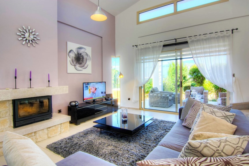 Villa Jacaranda - A Villa That Sleeps 6 Guests In 3 Bedrooms - Chypre