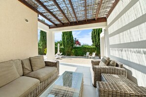 Terrace/patio - Villa Jacaranda -  a villa that sleeps 6 guests  in 3 bedrooms (Unknown)