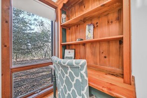Interior - Jim Thorpe, Bear Creek Lake, Cozy 3Br family friendly home- EV charging outlet (Jim Thorpe)