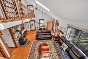 Smart TV, fireplace, DVD player, books