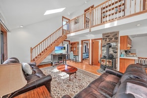 Smart TV, fireplace, DVD player, books