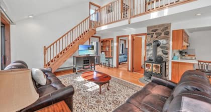 Jim Thorpe, Bear Creek Lake, Cozy 3Br family friendly home- EV charging outlet