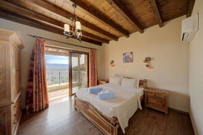 4 bedrooms, iron/ironing board, free WiFi