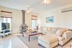 Smart-TV, Tischfußball, Stereoanlage