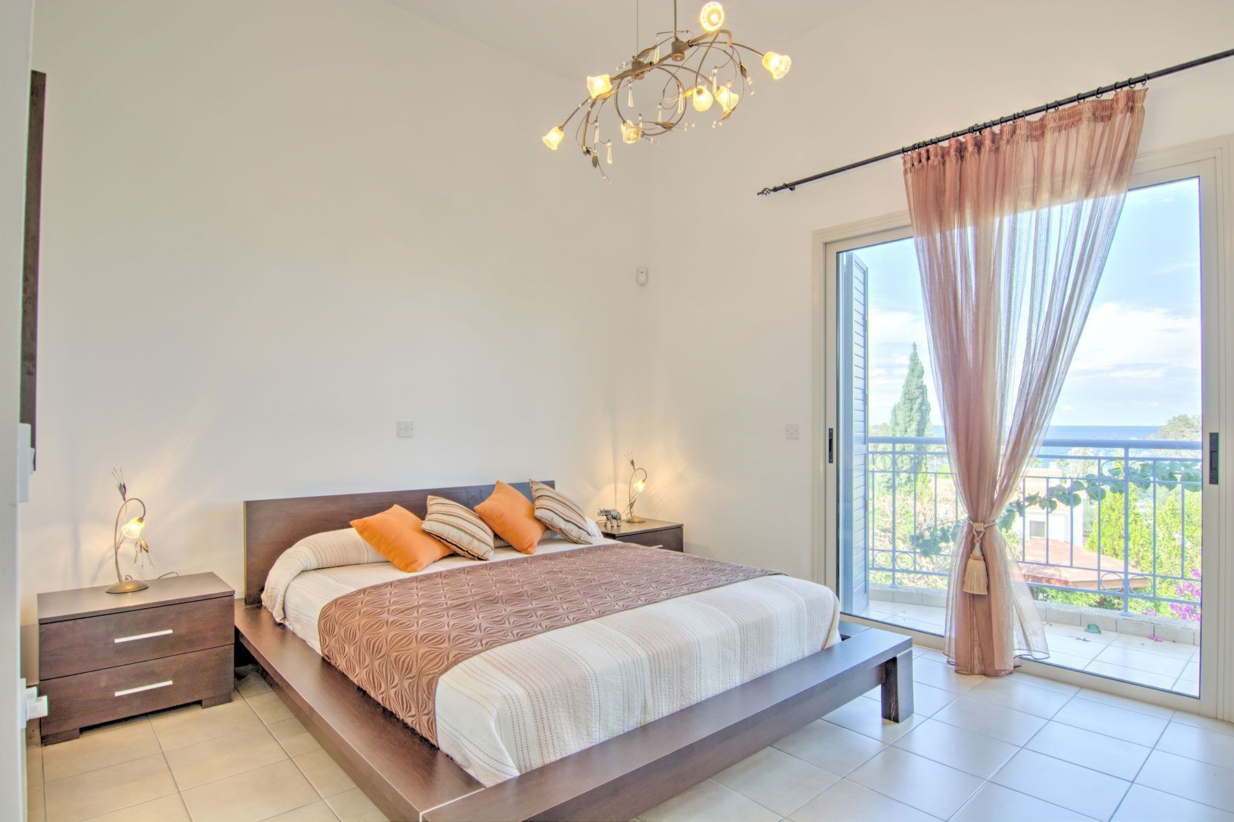 4 bedrooms, iron/ironing board, free WiFi