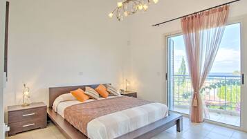 4 bedrooms, iron/ironing board, free WiFi