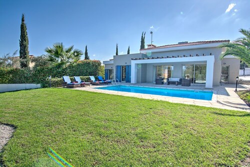 Villa Latchi Marina Bungalow -  a villa that sleeps 6 guests  in 3 bedrooms