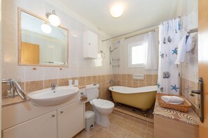 Secador de pelo, toallas