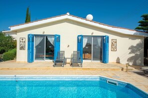 Outdoor pool, sun loungers