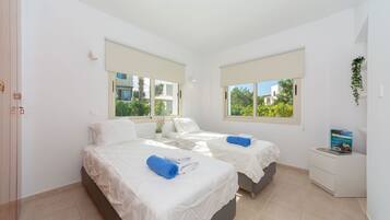 3 bedrooms, iron/ironing board, free WiFi
