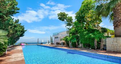 Villa Akamas Heights - a villa that sleeps 8 guests in 3 bedrooms