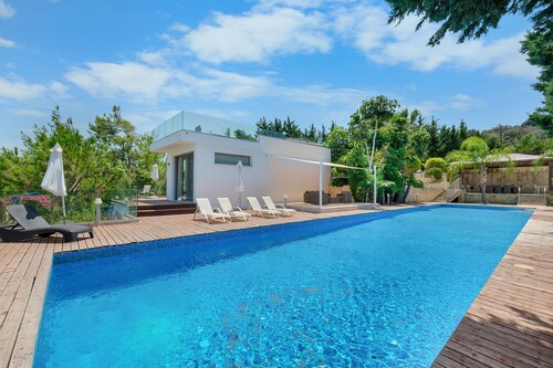 Villa Akamas Heights -  a villa that sleeps 8 guests  in 3 bedrooms