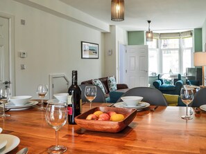 Dining - Fabulous three bedrooms town house, just a few minutes walk from the beach. (Filey)