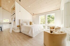 1 bedroom, iron/ironing board, travel cot, free WiFi