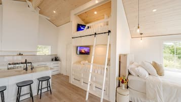1 bedroom, iron/ironing board, travel cot, free WiFi