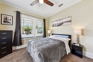 3 bedrooms, desk, iron/ironing board, free WiFi