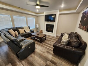 Smart-TV, Kamin, DVD-Player, Tischfußball