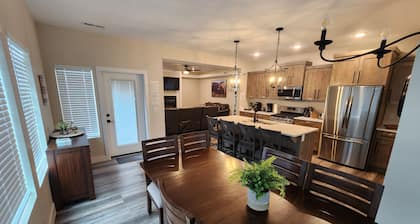 Large House with 3 King Beds 20 minutes from Bryce Canyon