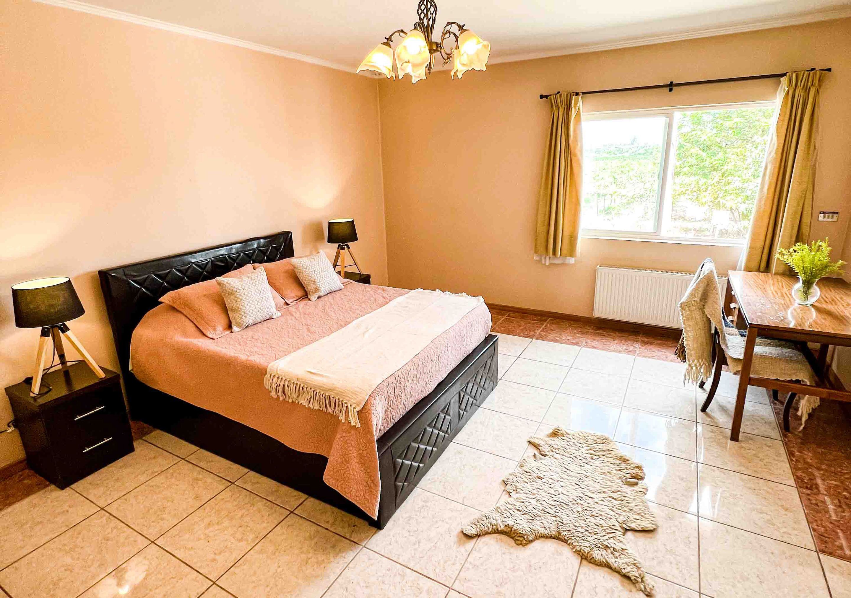 迷你吧、免費無線上網、床單