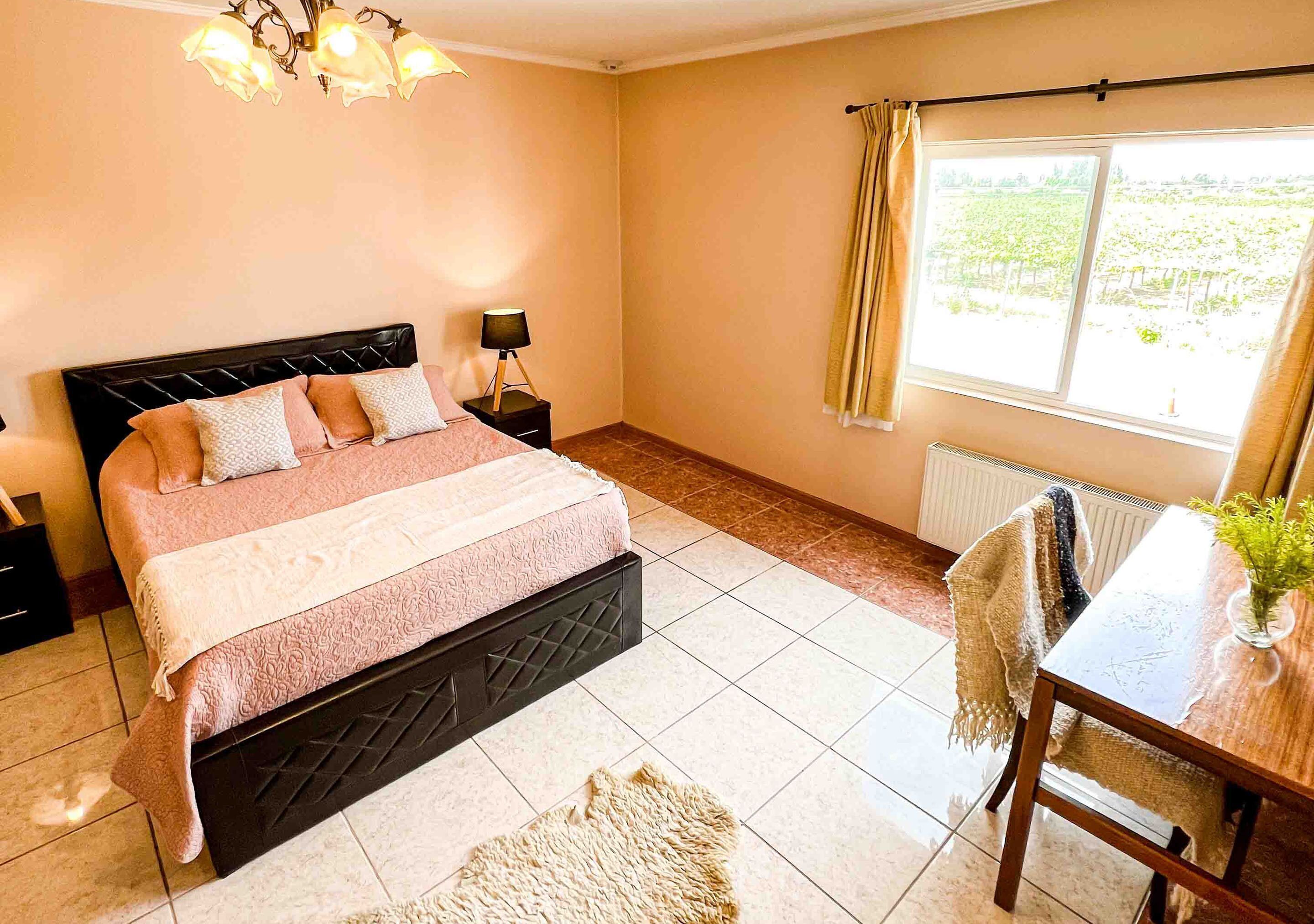 Minibar, free WiFi, bed sheets