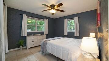 3 bedrooms, desk, free WiFi, bed sheets
