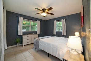 3 bedrooms, desk, free WiFi, bed sheets