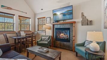 Smart-tv en een open haard