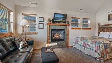 1 bedroom, iron/ironing board, travel cot, free WiFi