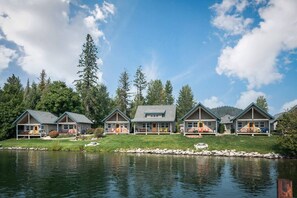 Exterior - Let your cares drift away at "Summer Breeze" and enjoy lake life on Lake Pend Oreille! (Dover)